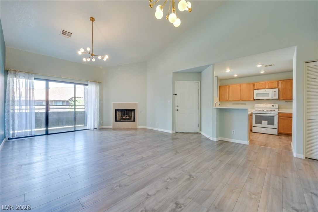 5066 South Rainbow Boulevard 205 — photo 3