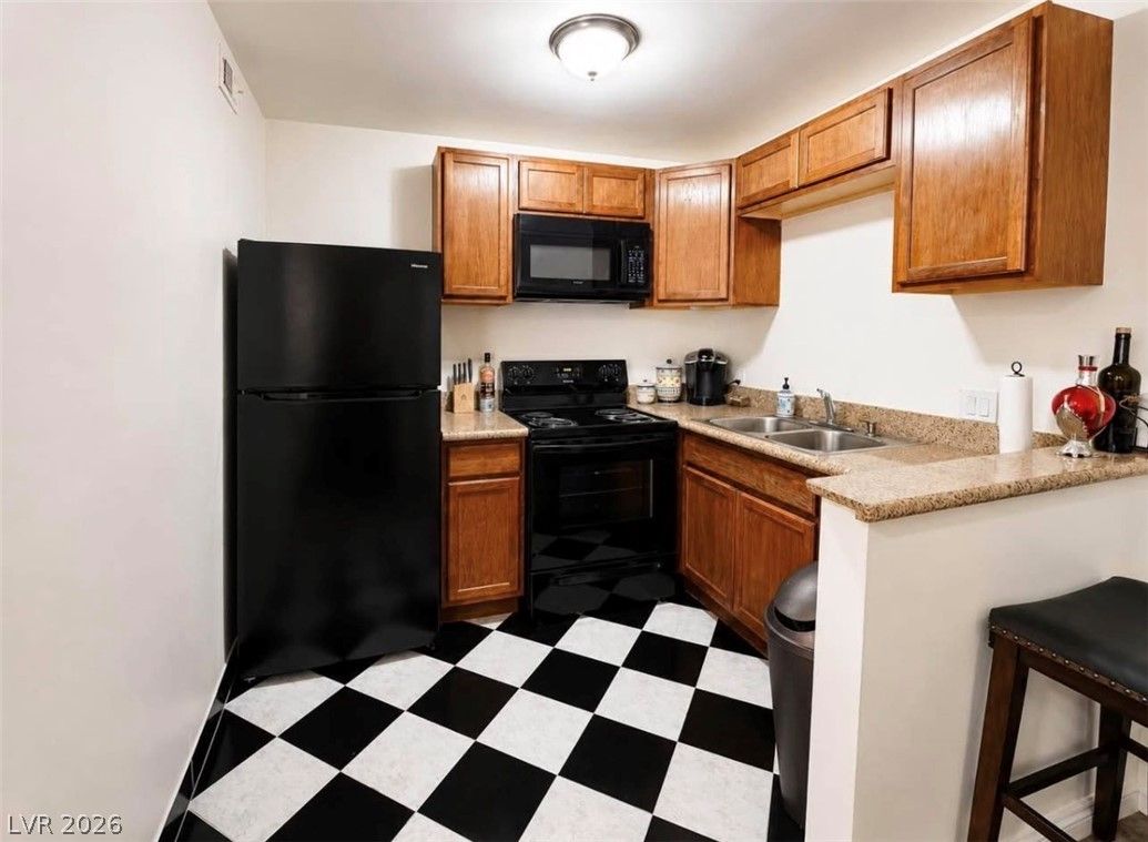 512 Albert Avenue 4 — photo 2