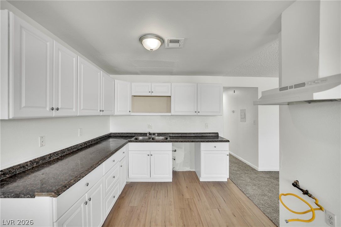 2341 Exeter Drive — photo 2