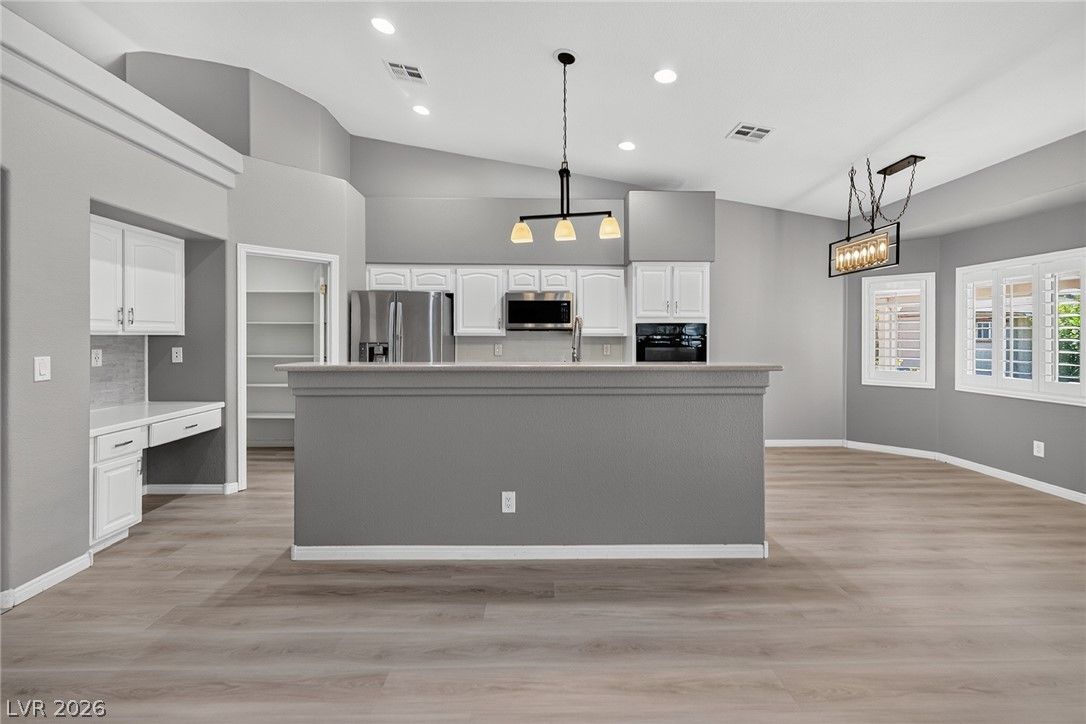 5317 Blue Evergreen Avenue — photo 3