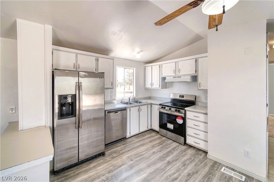 6920 Oakridge Avenue — photo 2