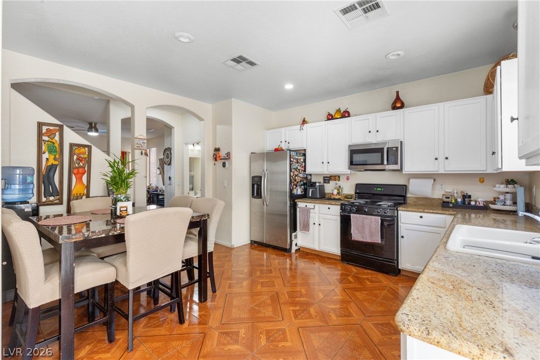 6823 Gold Nugget Drive — photo 3