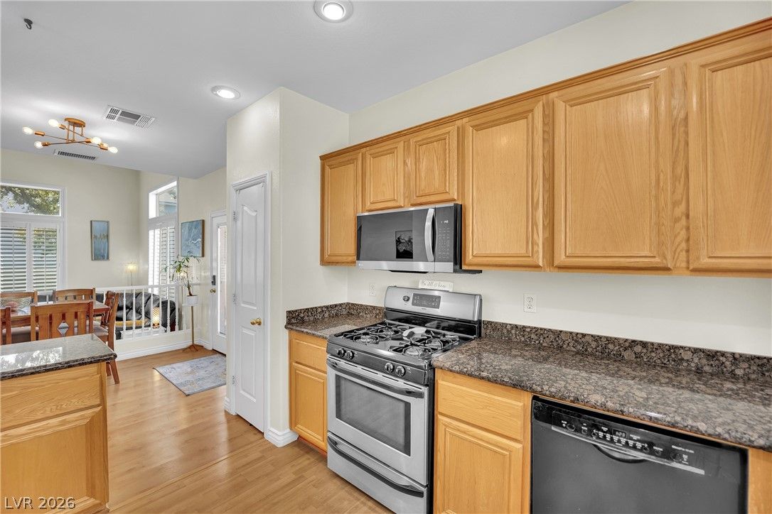 1532 Stone Valley Avenue — photo 4 of 35