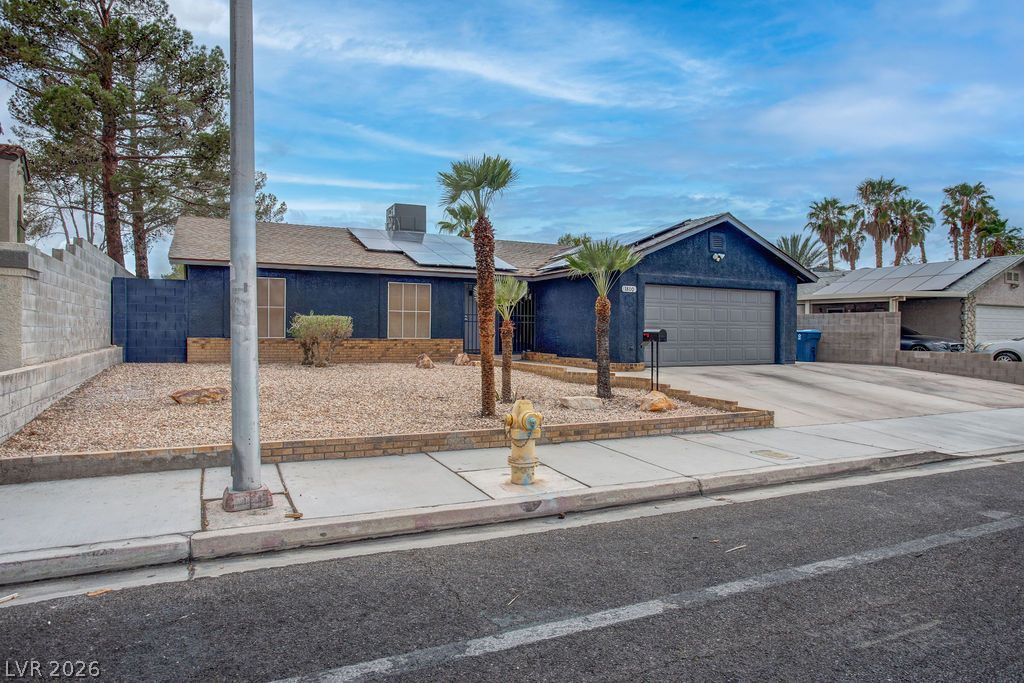 1800 North Torrey Pines Drive — photo 2