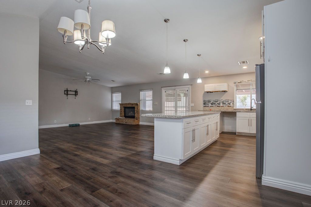 1800 North Torrey Pines Drive — photo 4