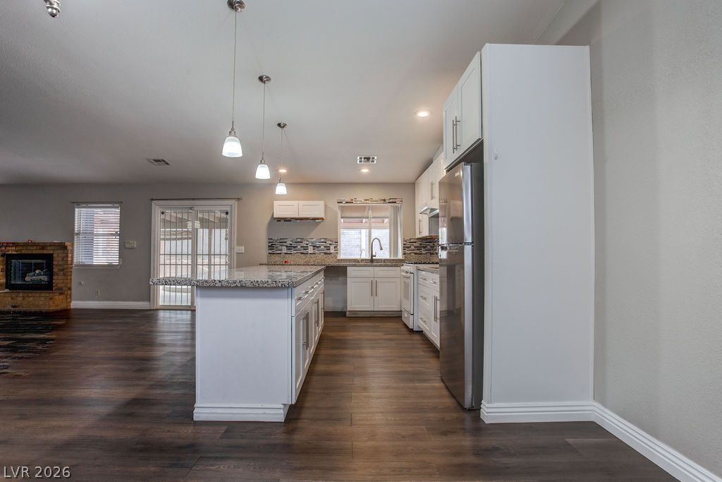 1800 North Torrey Pines Drive — photo 5