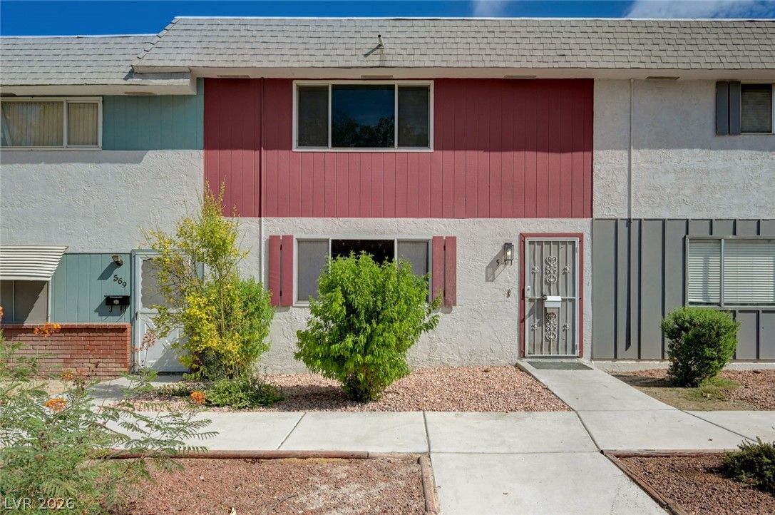 571 Greenbriar Townhouse Way — photo 2
