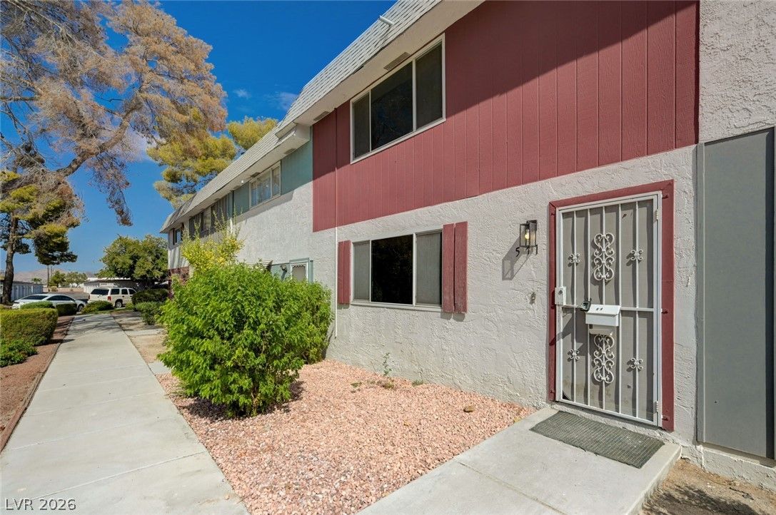571 Greenbriar Townhouse Way — photo 3