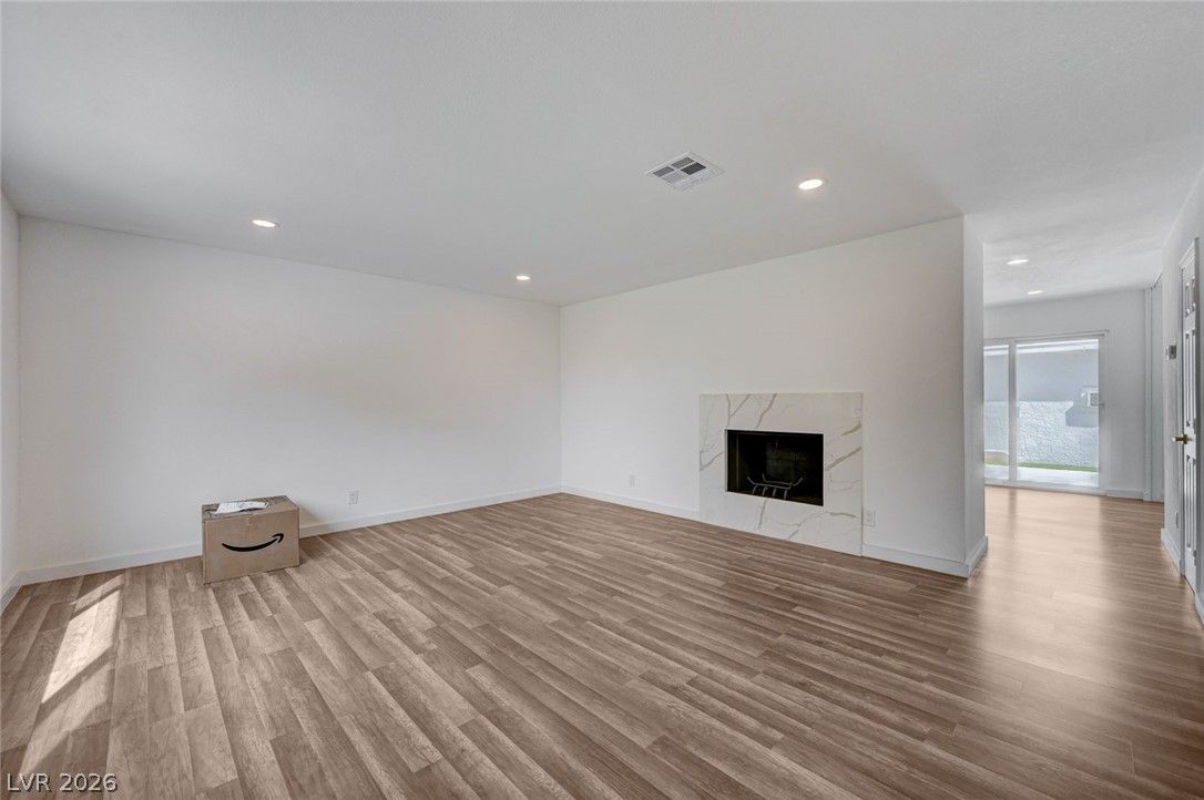 571 Greenbriar Townhouse Way — photo 4