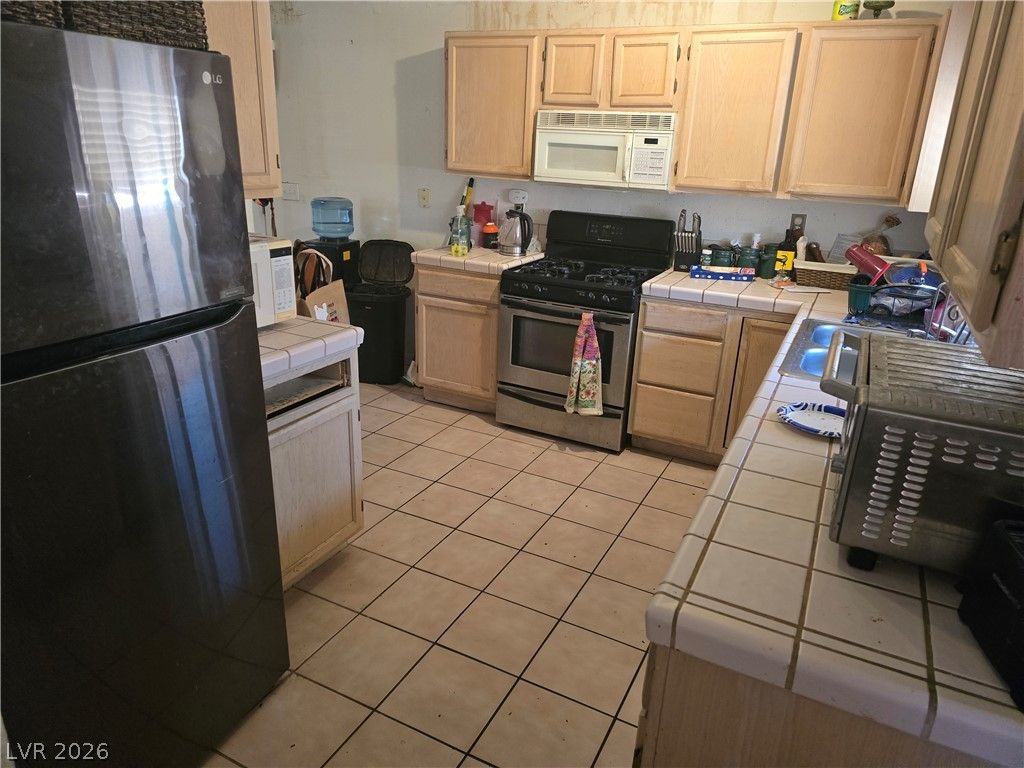 569 Truffles Street — photo 3