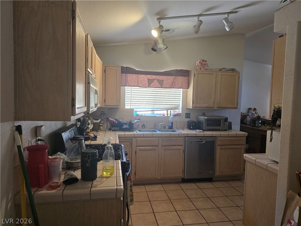 569 Truffles Street — photo 4