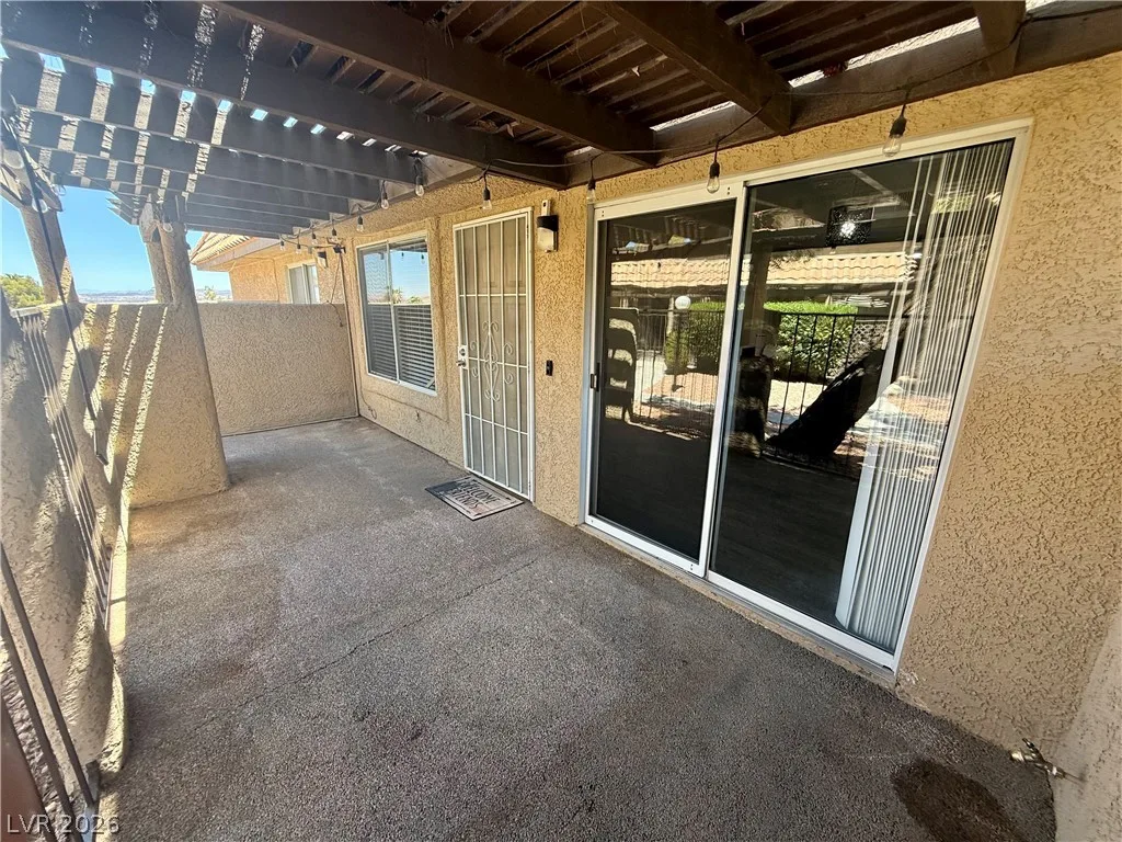 722 Nectarine Court 0 — photo 4