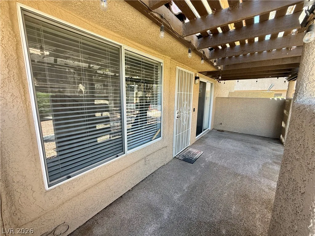 722 Nectarine Court 0 — photo 5