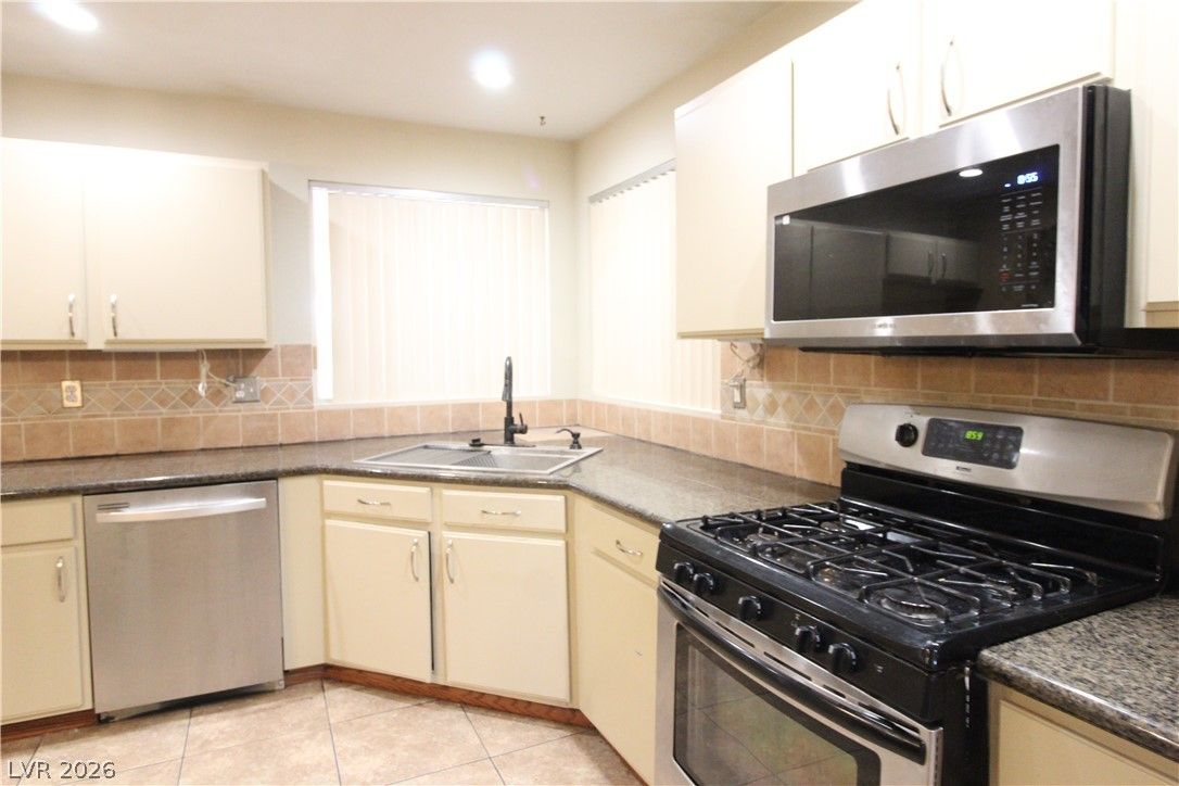 7721 Beach Falls Court — photo 4