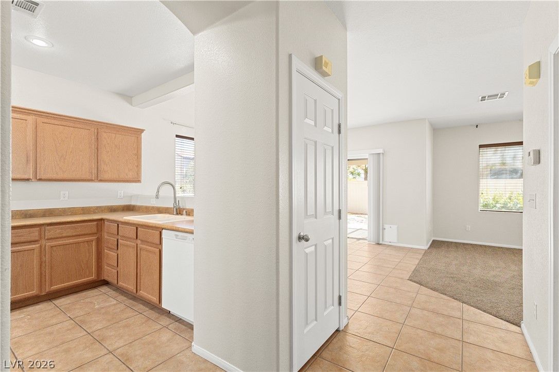 10428 Anacostia Street — photo 4 of 31