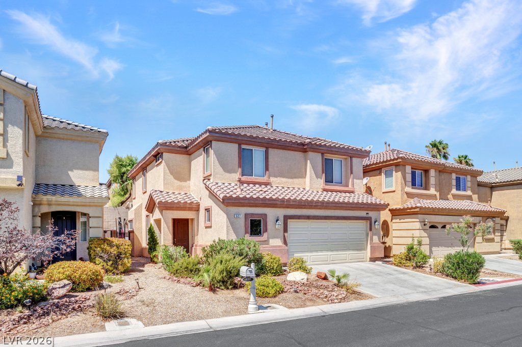 527 Newberry Springs Drive — photo 2