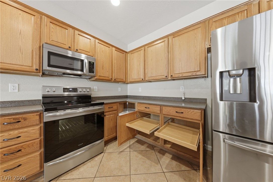 2529 Venus Star Street — photo 2