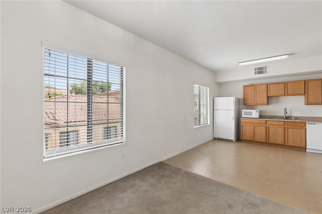 2171 Hussium Hills Street 204 — photo 3