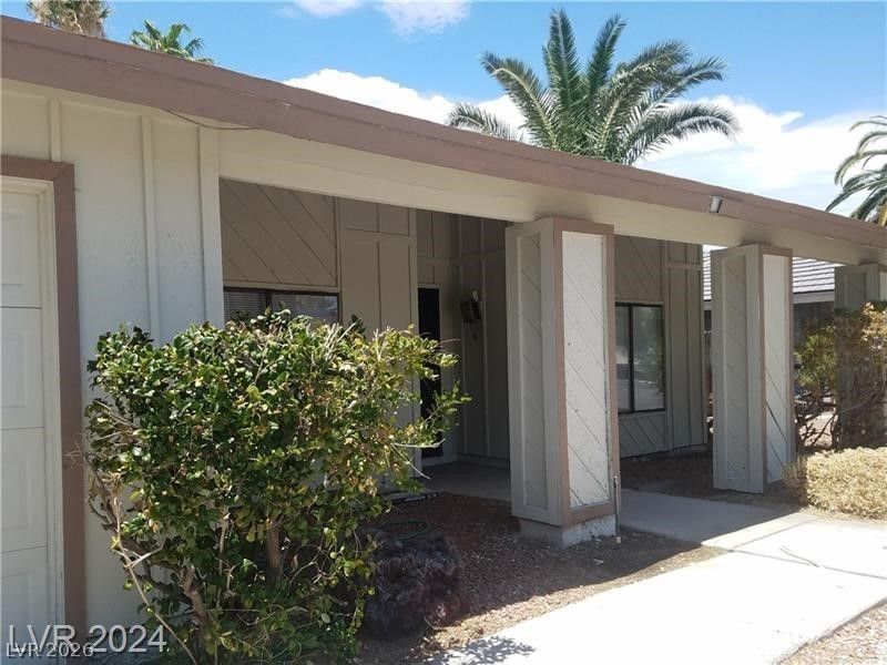 4639 Kristen Lane — photo 3 of 24