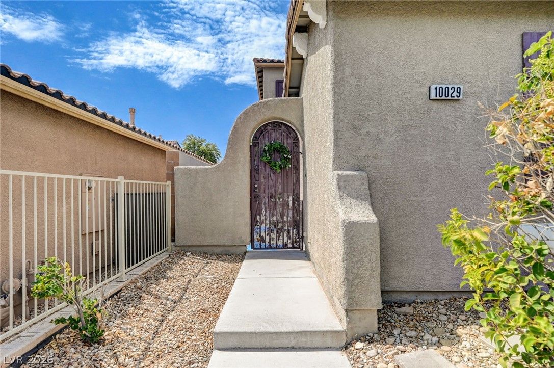 10029 Scenic Walk Avenue — photo 4
