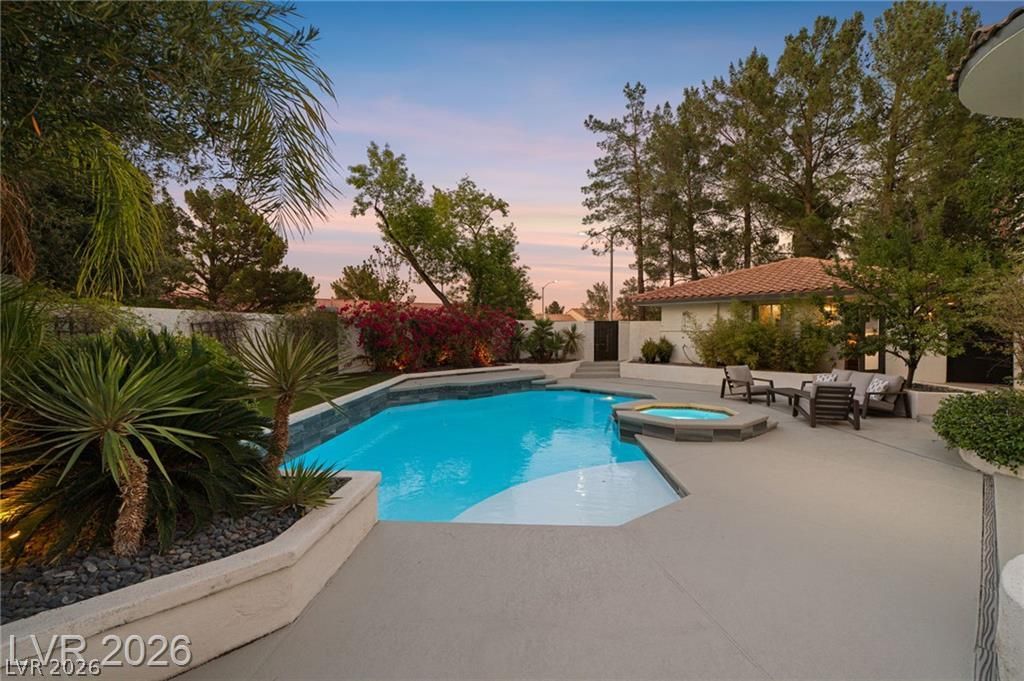 2233 Versailles Court — photo 4 of 30
