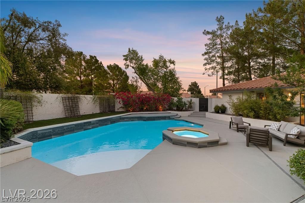 2233 Versailles Court — photo 5 of 30