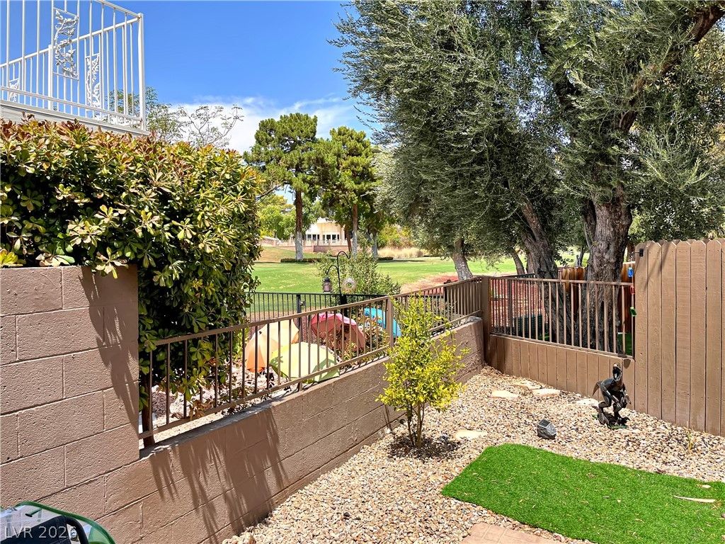 1018 Bel Air Circle — photo 4 of 21