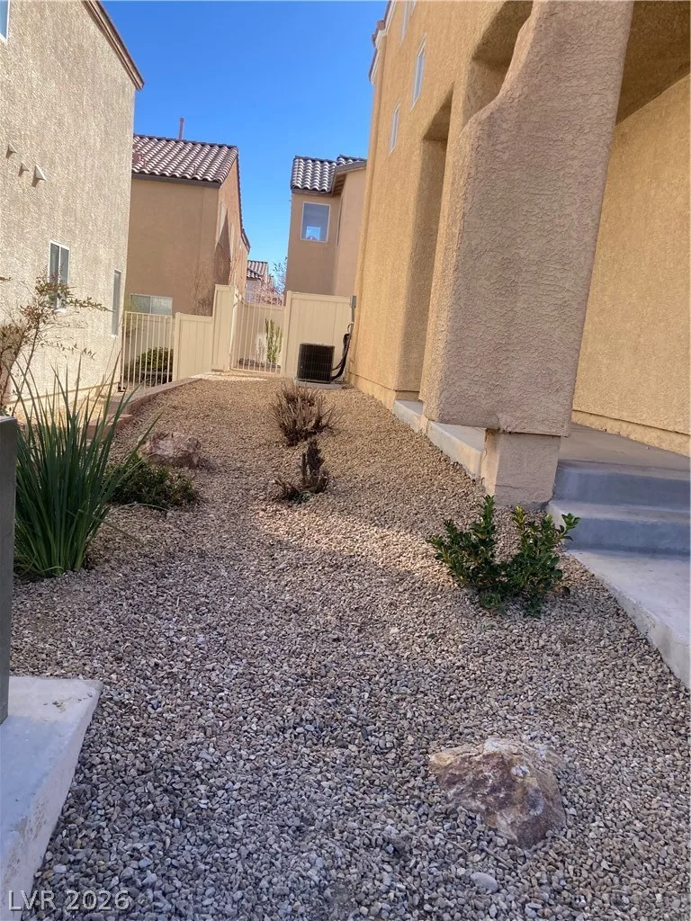 9519 Milkweed Canyon Avenue — photo 2