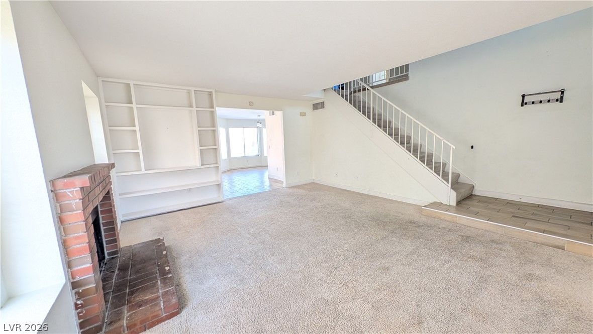 121 Logansberry Lane — photo 3
