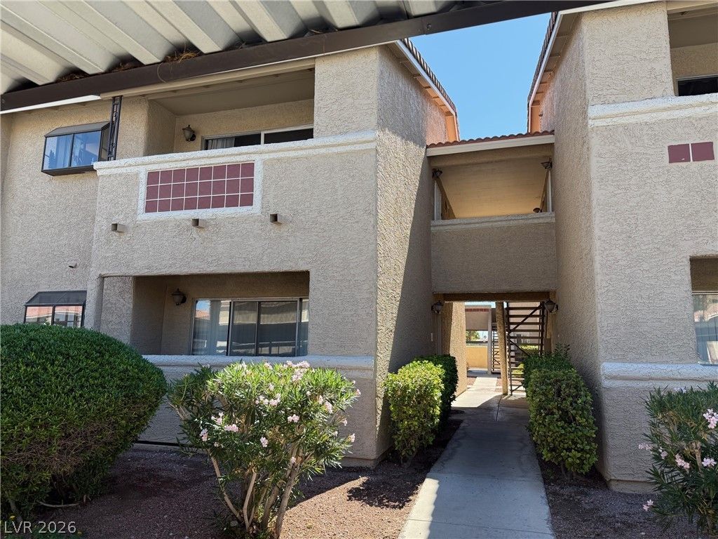 7200 Pirates Cove Road 2004 — photo 1