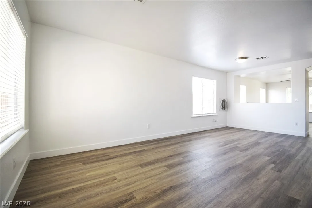 1587 Alpine Hills Avenue — photo 3