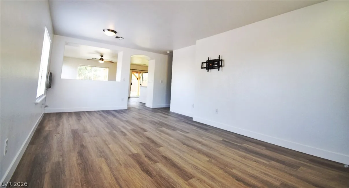 1587 Alpine Hills Avenue — photo 4