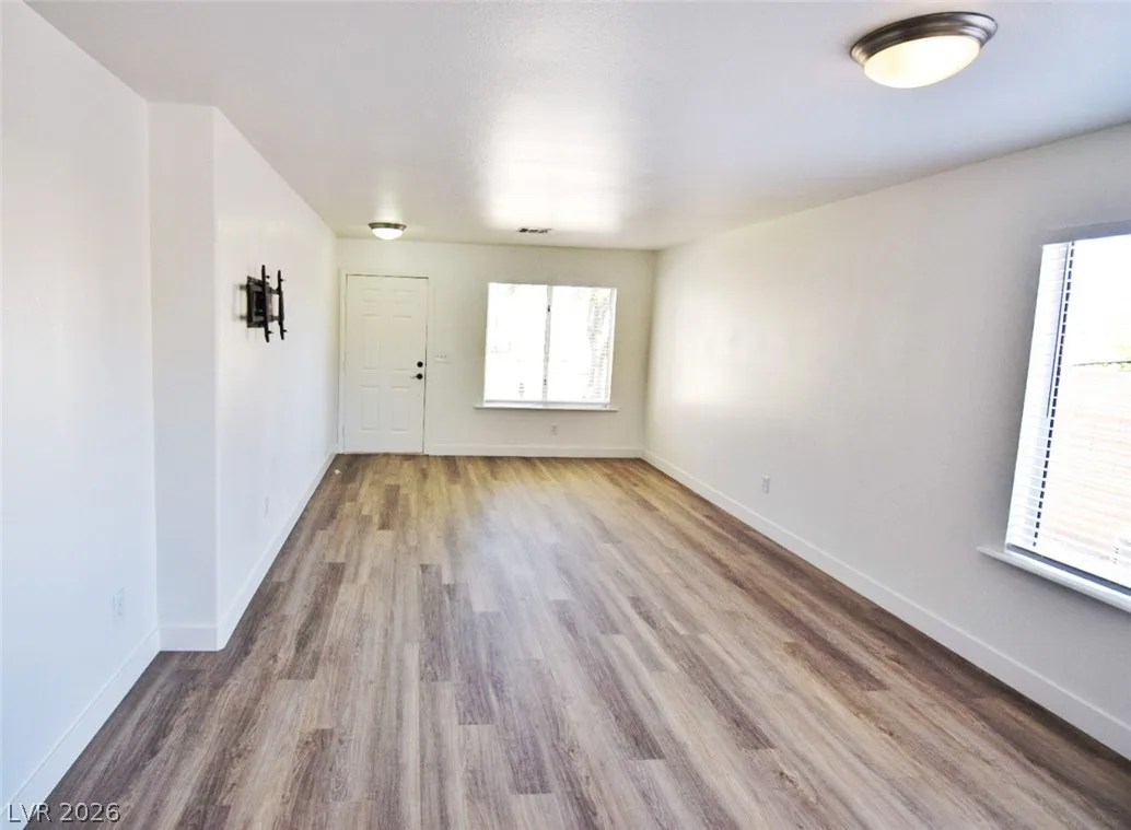 1587 Alpine Hills Avenue — photo 5