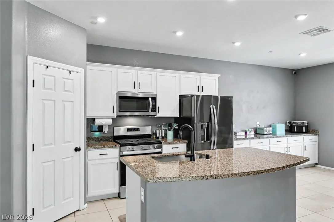 10634 Sariah Skye Avenue — photo 4