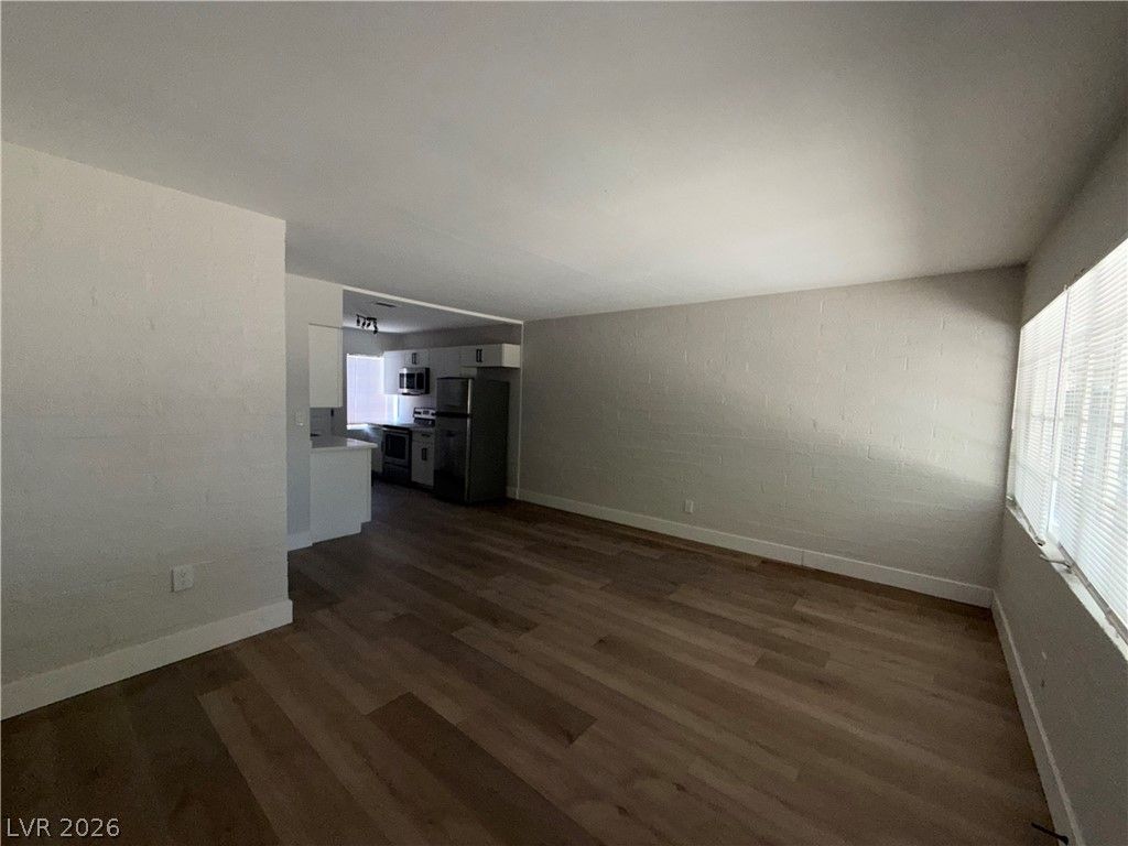 1628 Thelma Lane 1628 — photo 2 of 9