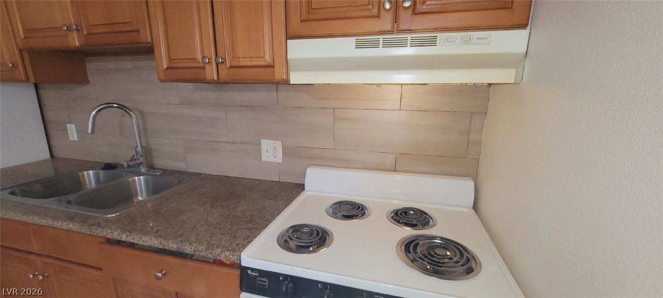 305 North 10th Street 33 — photo 3 of 10