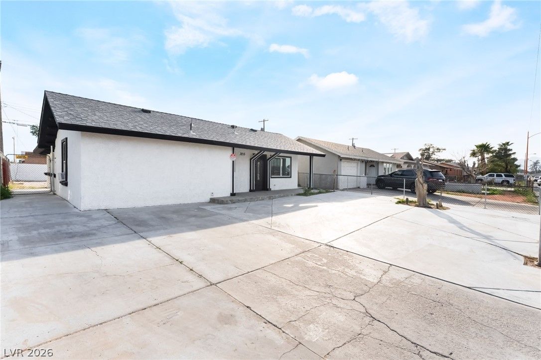3215 Dillon Avenue — photo 3 of 33
