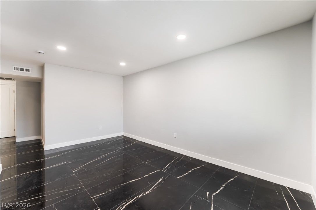 3215 Dillon Avenue — photo 5 of 33