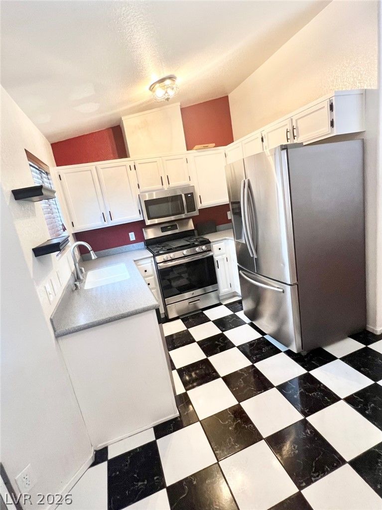 8116 Cimarron Ridge Drive — photo 4 of 9