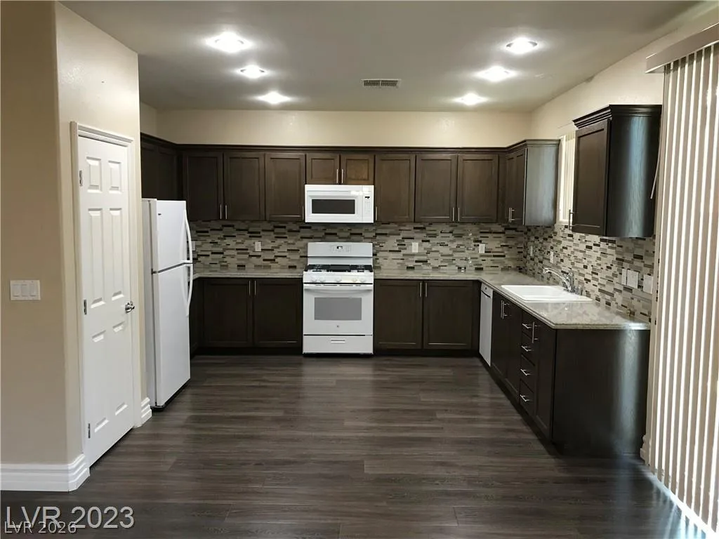 9746 Kampsville Avenue — photo 2