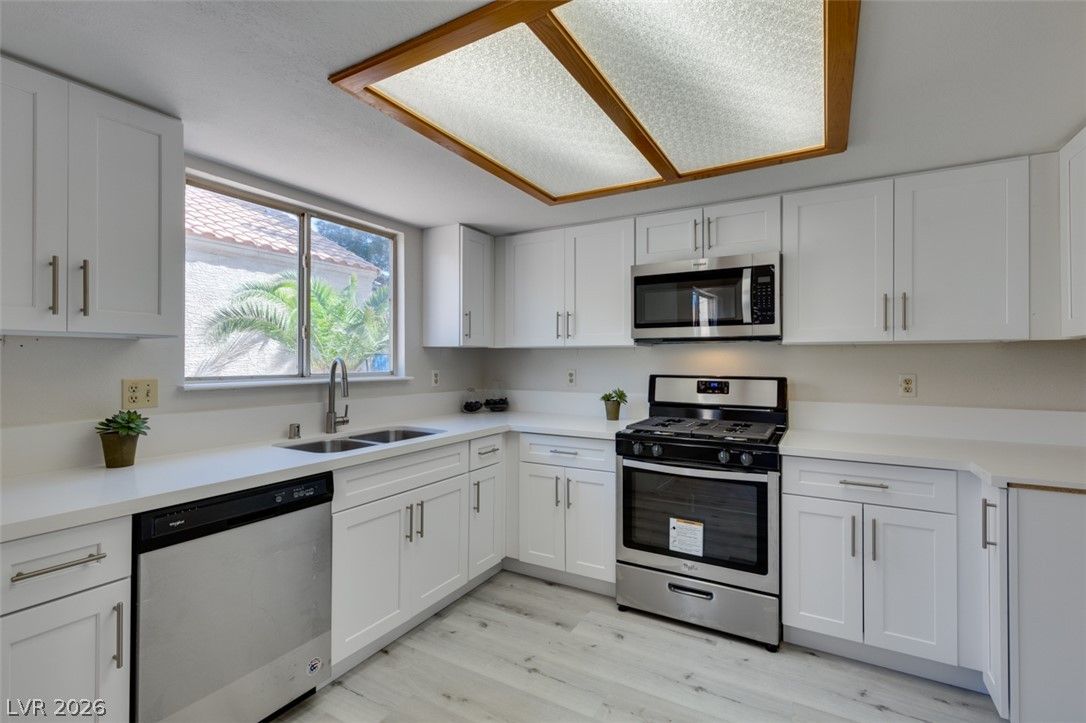 582 Searchlight Drive — photo 1