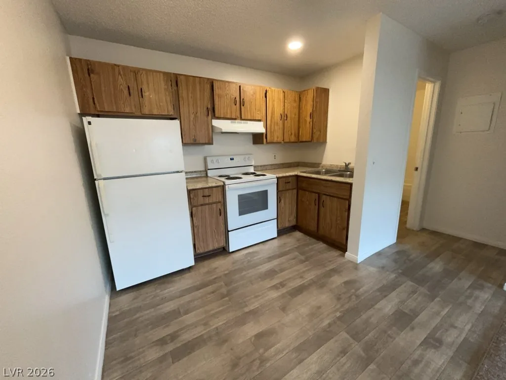 4955 JEFFREYS Avenue 212 — photo 5 of 9