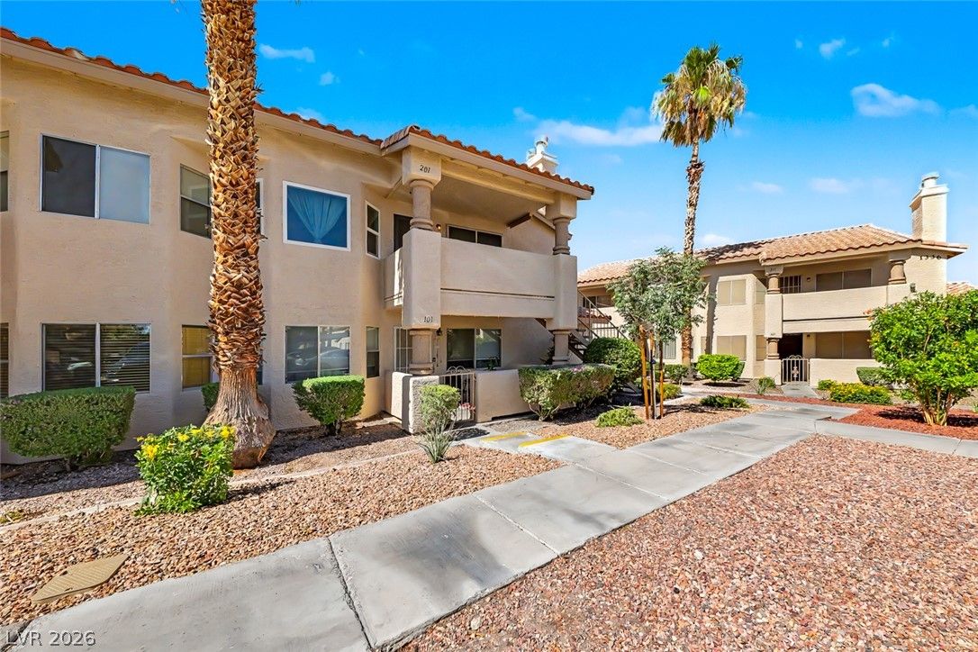 1340 Pinto Rock Lane 201 — photo 1