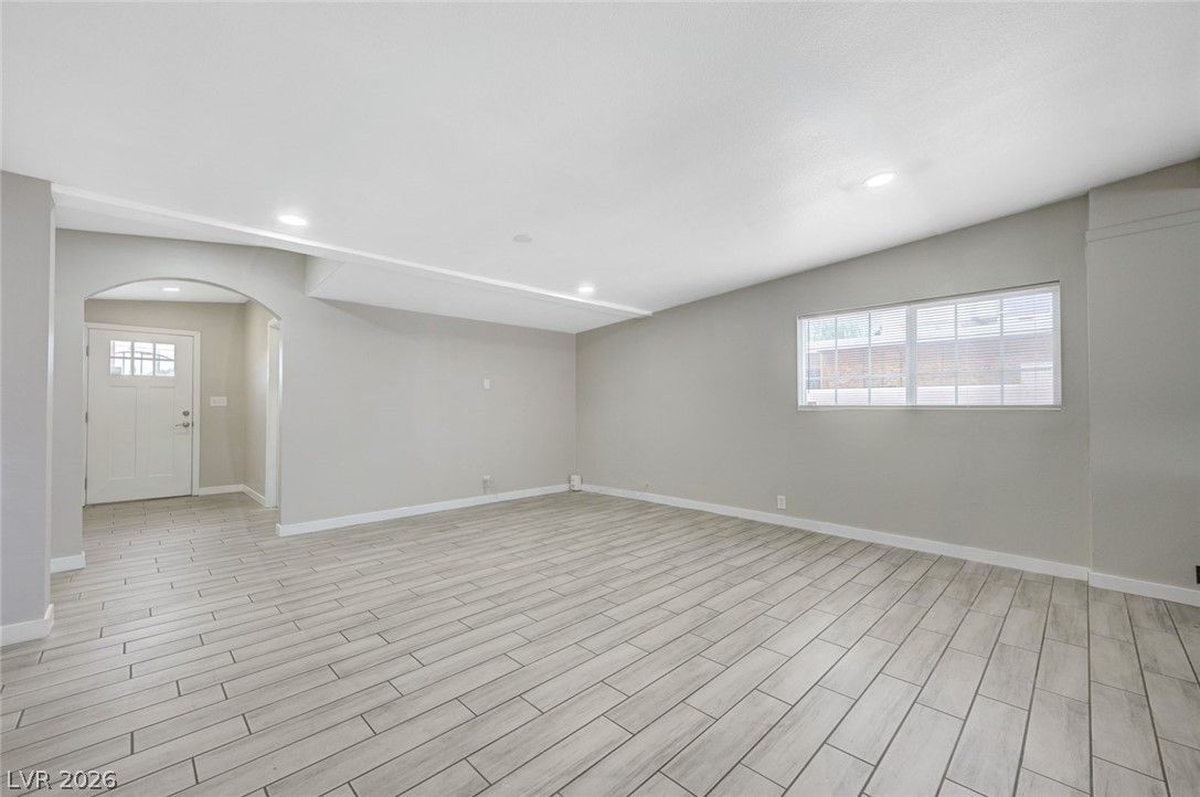 3305 Wright Avenue — photo 2 of 37