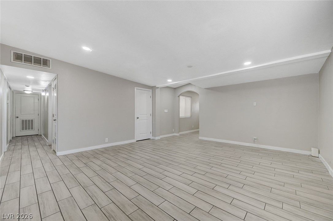 3305 Wright Avenue — photo 3 of 37