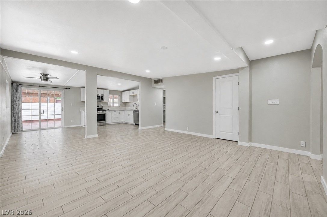 3305 Wright Avenue — photo 4 of 37