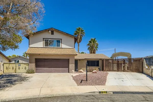 733 Strawberry Place — photo 2