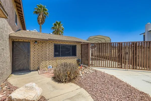 733 Strawberry Place — photo 3