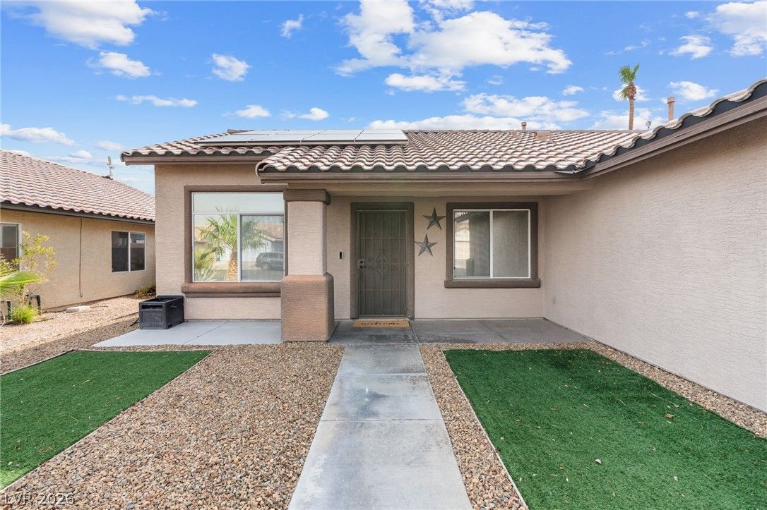 330 Desert Knolls Street — photo 4 of 35