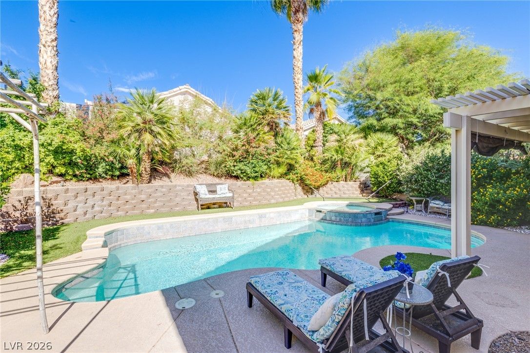 253 Camelback Ridge Avenue — photo 5 of 25